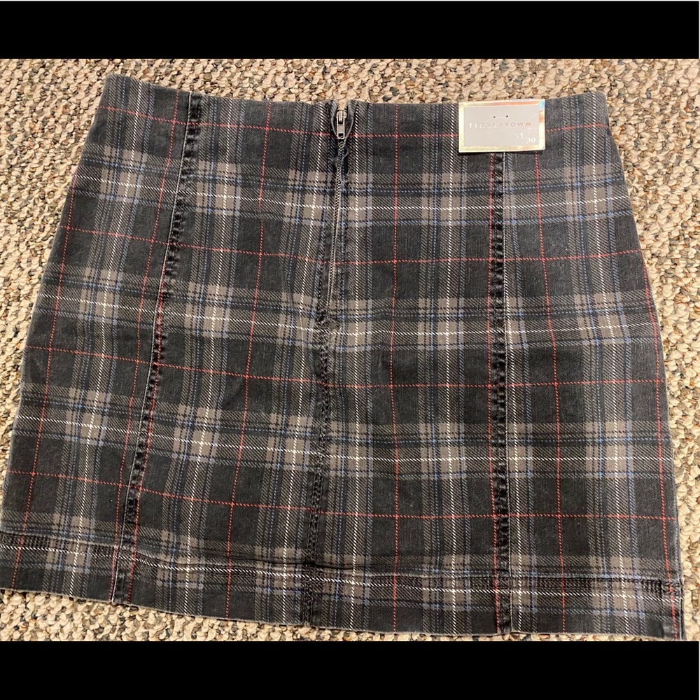 Tinseltown Plaid skirt, with tags - Picture 2 of 4